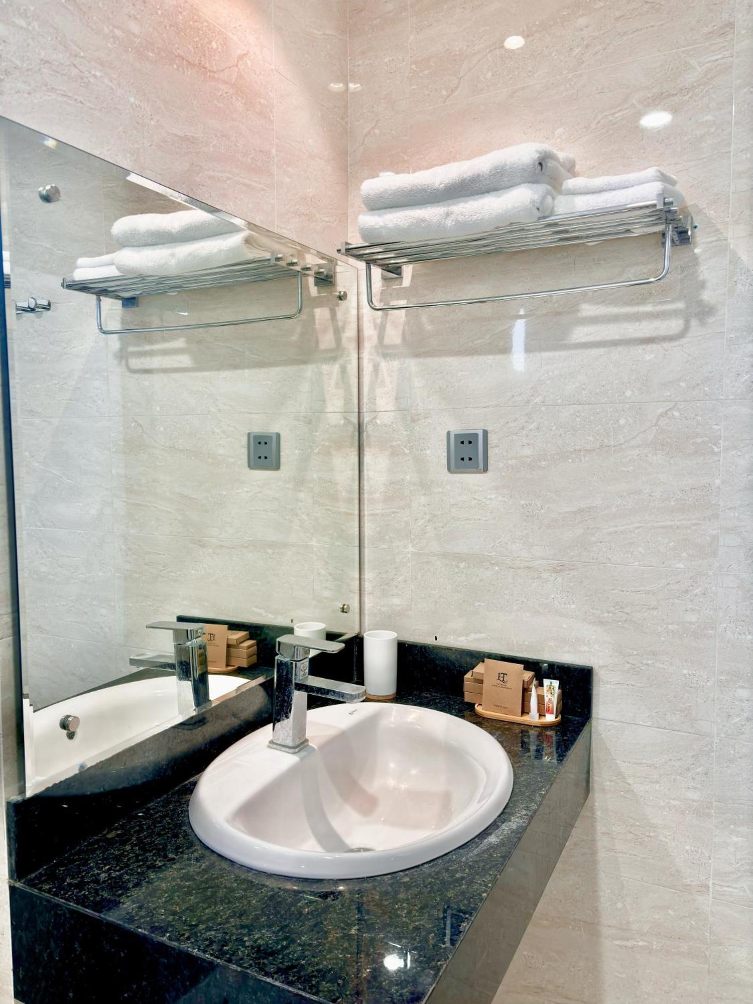 Ha Trang Voronezh Hotel And Apartment ญาจาง ภายนอก รูปภาพ